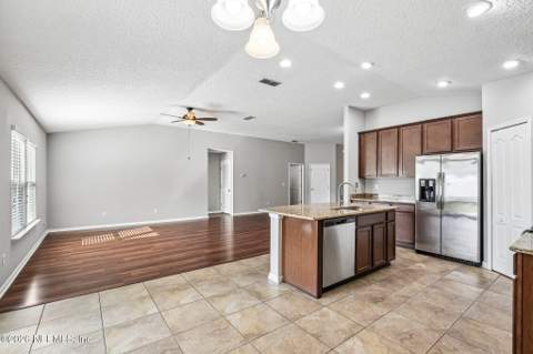 16421 Tisons Blf Road, Jacksonville FL - photo 8 of 25