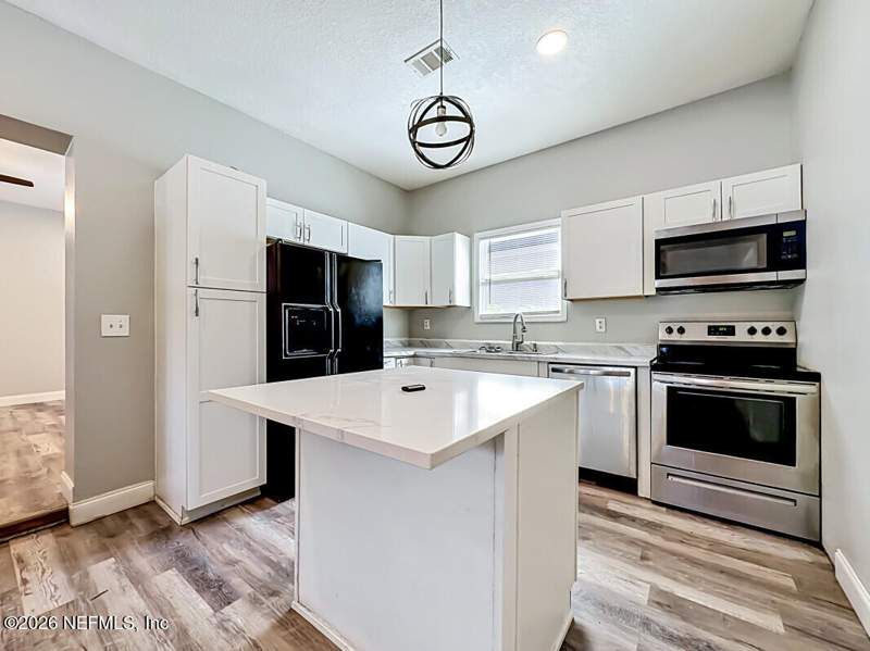 4 bedroom Single Family Residence at 1680 8th Street, Millers Addition, Jacksonville — photo 3