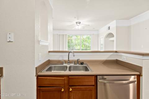 8550 Touchton Road #122, Jacksonville FL - photo 17 of 35