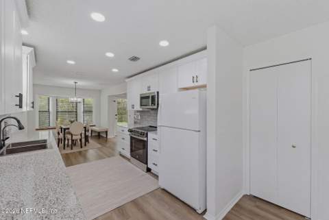 1335 Bee Street, Orange Park FL - photo 14 of 34