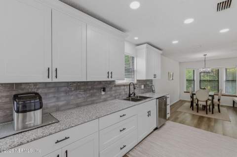 1335 Bee Street, Orange Park FL - photo 13 of 34