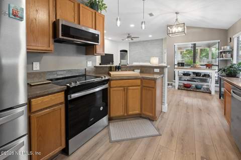 424 Jefferson Avenue, Orange Park FL - photo 12 of 48