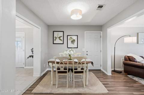 8015 Mendoza Drive, Jacksonville FL - photo 11 of 31
