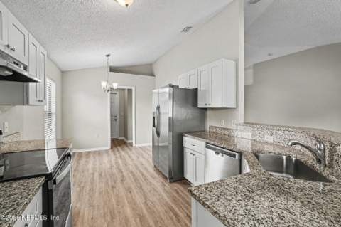 7341 Overland Park Boulevard, Jacksonville FL - photo 6 of 20