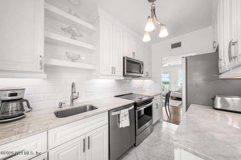 2 bedroom Condominium at 823 Lasalle Street #821/823, The Alexandria, Jacksonville — photo 2
