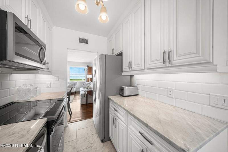 2 bedroom Condominium at 823 Lasalle Street #821/823, The Alexandria, Jacksonville — photo 4
