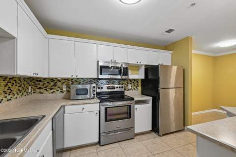 3591 Kernan Boulevard #208, Jacksonville FL - photo 21 of 37