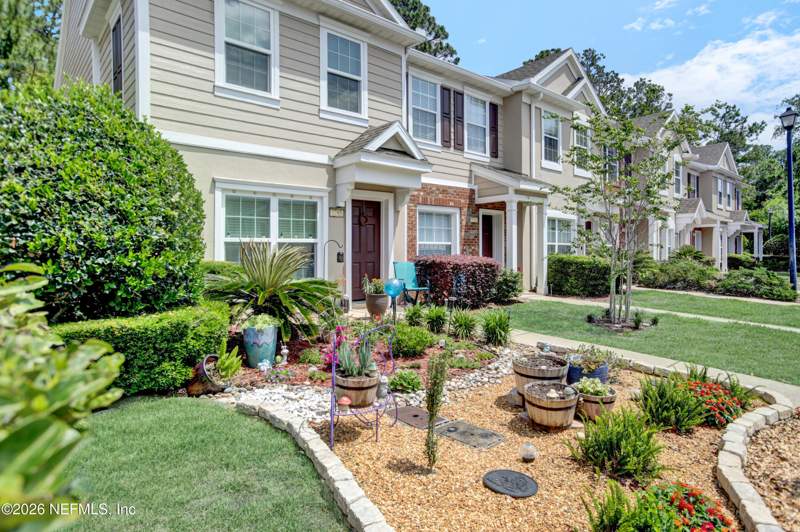 2 bedroom Townhouse at 6795 Arching Branch Circle, Arrowood Bartram Pk, Jacksonville — photo 2