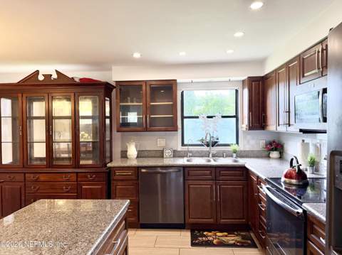 5155 Broken Arrow Drive, Jacksonville FL - photo 6 of 33
