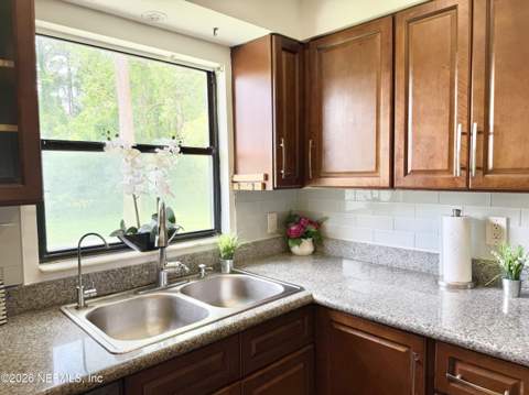 5155 Broken Arrow Drive, Jacksonville FL - photo 11 of 33