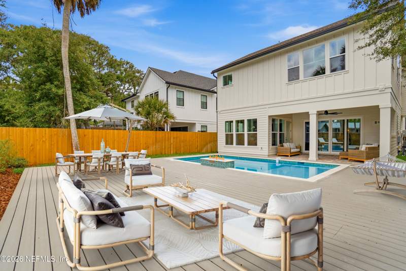 5 bedroom Single Family Residence at 340 9th Street, Atlantic Beach, Atlantic Beach — photo 2