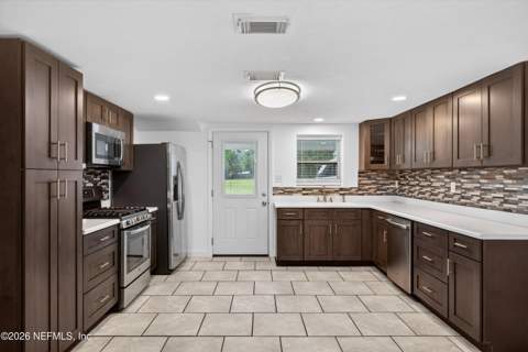 1619 Hammond Boulevard, Jacksonville FL - photo 7 of 40