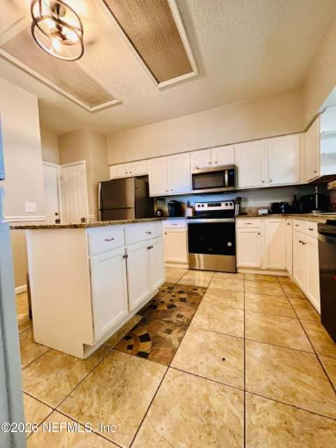 1829 Ashmore Green Drive, Jacksonville FL - photo 10 of 41