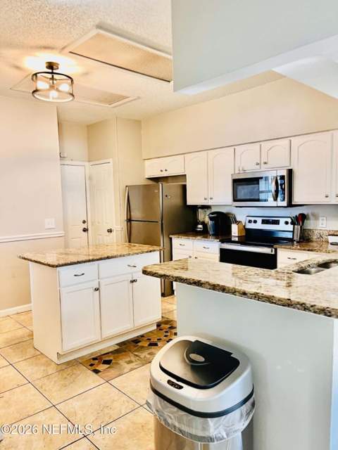 1829 Ashmore Green Drive, Jacksonville FL - photo 11 of 41