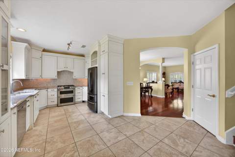 11092 Turnbridge Drive, Jacksonville FL - photo 8 of 44
