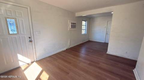 5627 Belafonte Drive, Jacksonville FL - photo 6 of 11