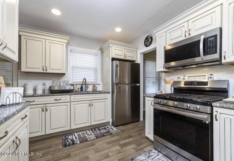 4 bedroom Single Family Residence at 325 Chestnut Drive, Pearl Court, Jacksonville — photo 3