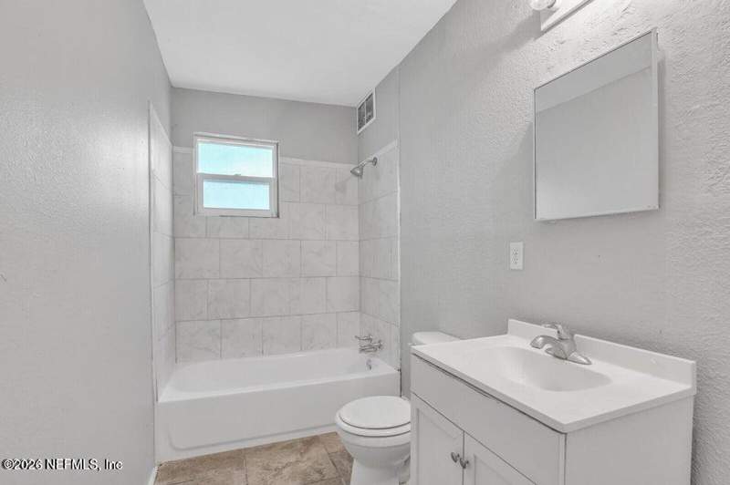 3 bedroom Single Family Residence at 1018 Frazier Street, Hendersonville, Jacksonville — photo 4