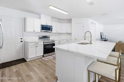 12101 Alexandra Drive, Jacksonville FL - photo 8 of 32