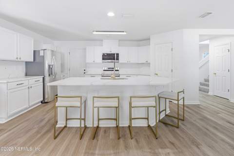 12101 Alexandra Drive, Jacksonville FL - photo 7 of 32