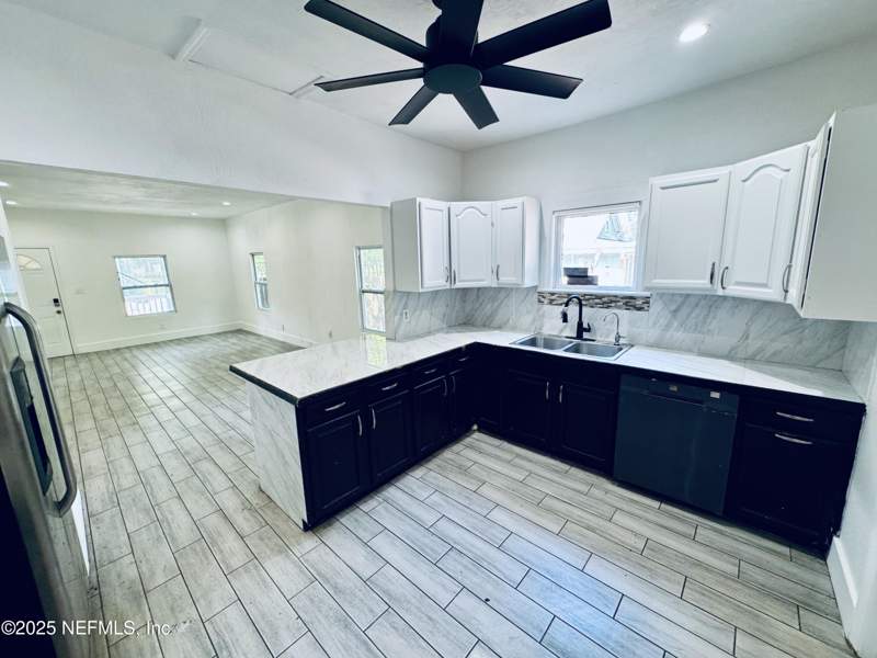 3 bedroom Single Family Residence at 1041 E 14th Street, Springfield Annex, Jacksonville — photo 3