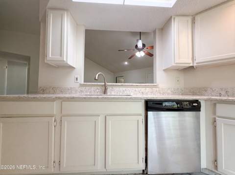 7737 Pepper Circle, Jacksonville FL - photo 9 of 23