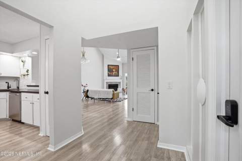 11952 Harbour Cove Drive, Jacksonville FL - photo 10 of 51