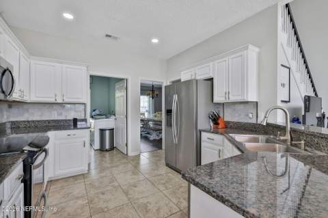 3734 Reedpond Drive, Jacksonville FL - photo 18 of 60