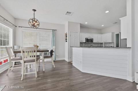 3734 Reedpond Drive, Jacksonville FL - photo 15 of 60