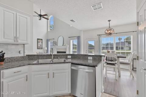 3734 Reedpond Drive, Jacksonville FL - photo 19 of 60