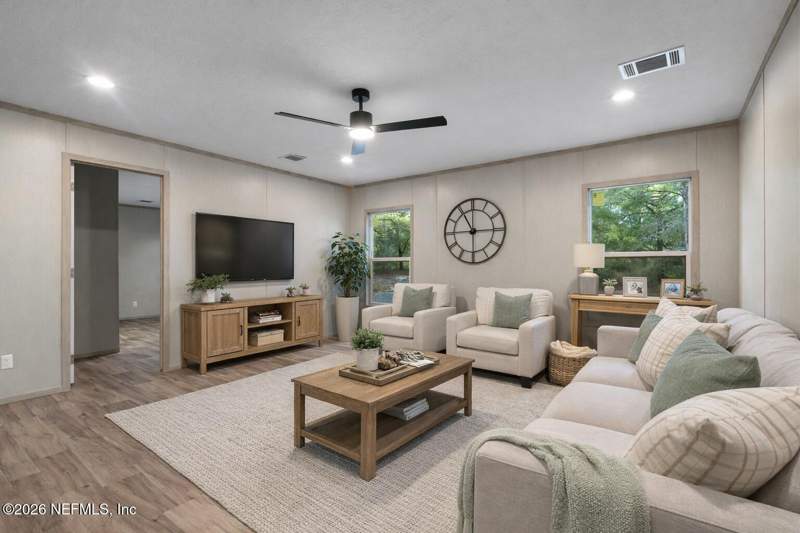 5 bedroom Manufactured Home at 6109 Center Circle, Highridge Estates, Keystone Heights — photo 3
