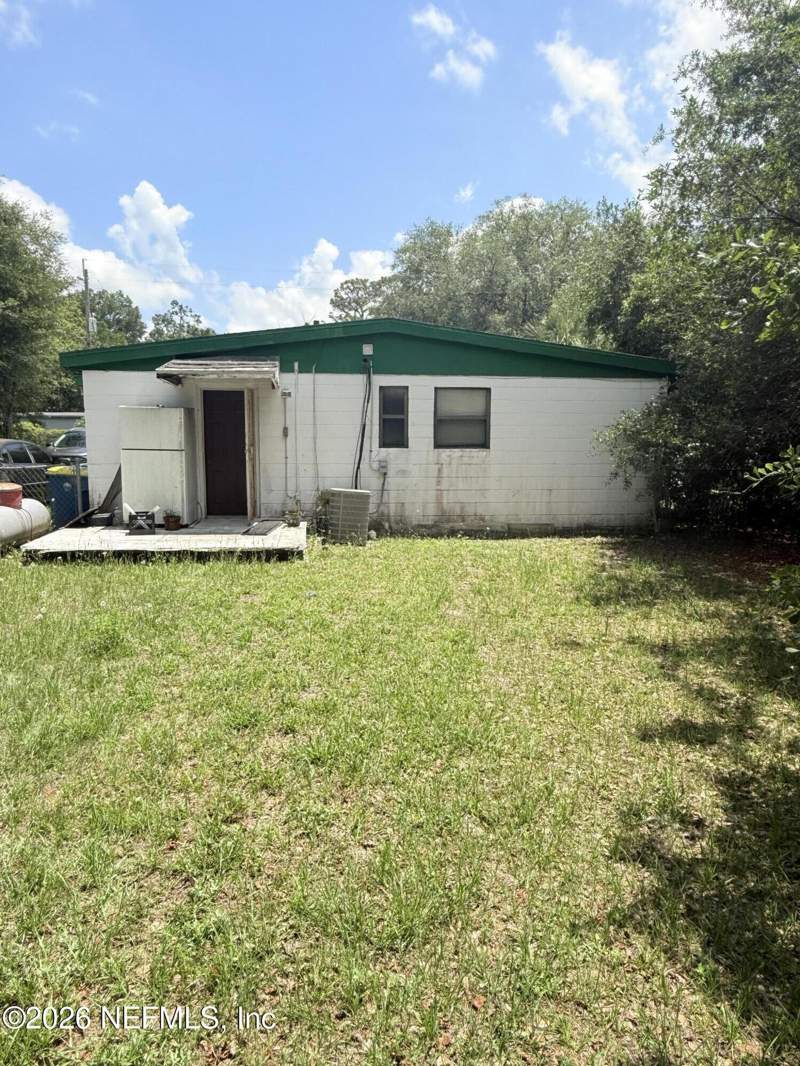2 bedroom Single Family Residence at 10460 Gailwood Circle, Highland, Jacksonville — photo 2