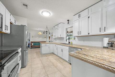 10954 Heathfield Road, Jacksonville FL - photo 8 of 32