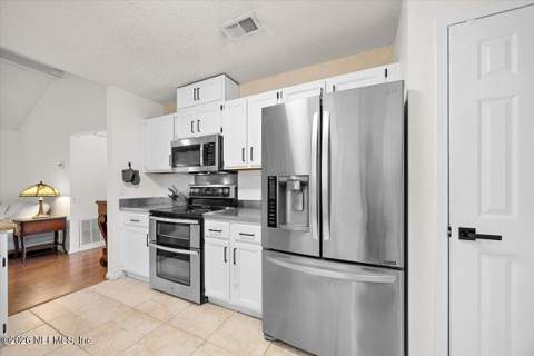 10954 Heathfield Road, Jacksonville FL - photo 7 of 32