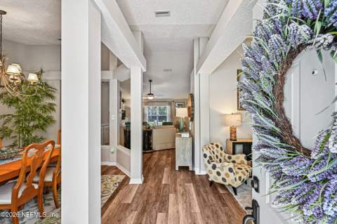 10383 Meadow Point Drive, Jacksonville FL - photo 9 of 75