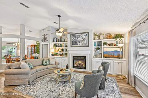 10383 Meadow Point Drive, Jacksonville FL - photo 11 of 75