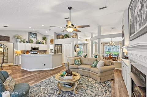 10383 Meadow Point Drive, Jacksonville FL - photo 12 of 75