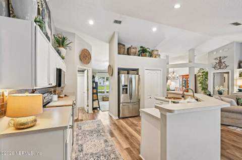 10383 Meadow Point Drive, Jacksonville FL - photo 17 of 75