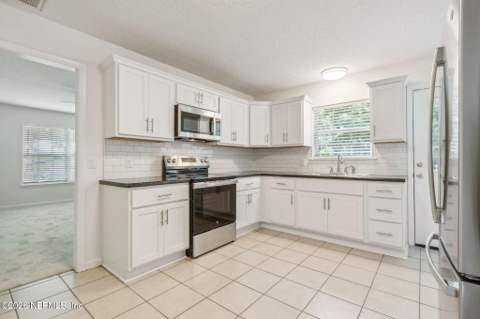 423 South Boulevard, Macclenny FL - photo 16 of 35