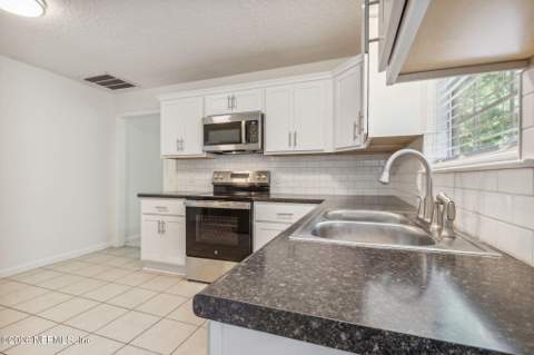 423 South Boulevard, Macclenny FL - photo 17 of 35