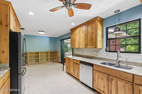 1814 Grove Park Drive, Orange Park FL - photo 15 of 46