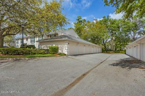 13715 Richmond Park Drive #903, Jacksonville FL - photo 24 of 28