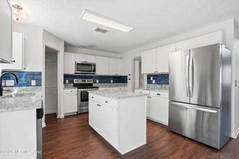 3323 Hickory Leaf Court, Jacksonville FL - photo 15 of 38