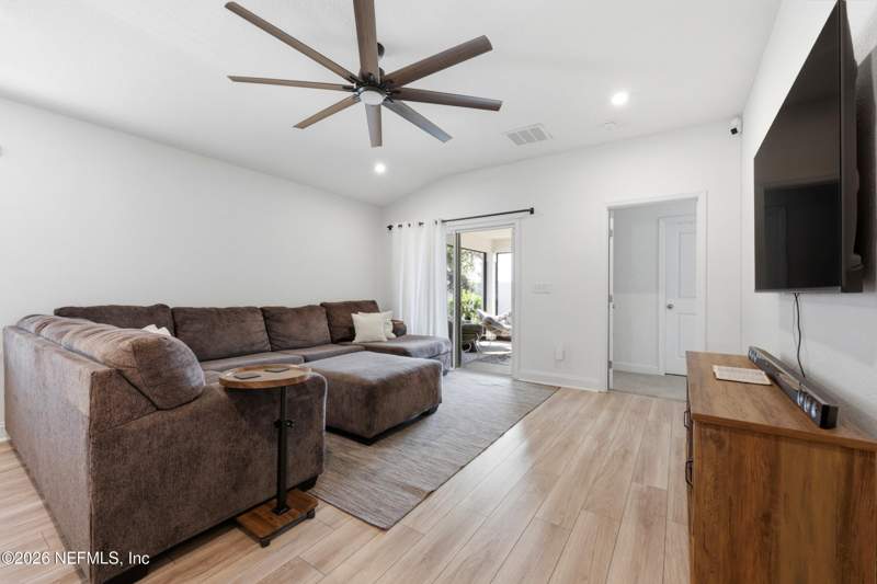 3 bedroom Single Family Residence at 13201 Holsinger Boulevard, Wells Creek, Jacksonville — photo 4