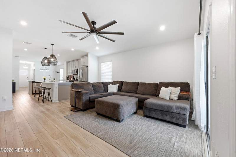 3 bedroom Single Family Residence at 13201 Holsinger Boulevard, Wells Creek, Jacksonville — photo 3