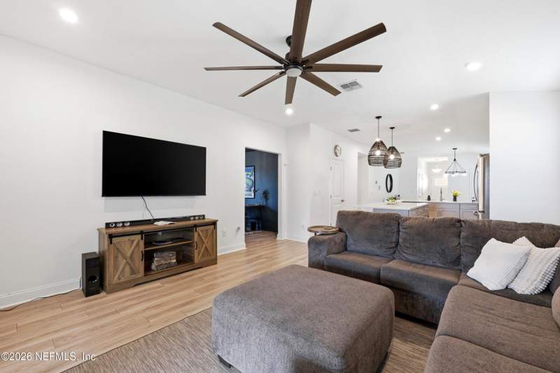 3 bedroom Single Family Residence at 13201 Holsinger Boulevard, Wells Creek, Jacksonville — photo 5