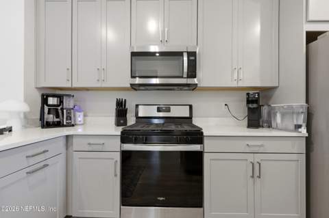 13201 Holsinger Boulevard, Jacksonville FL - photo 7 of 33
