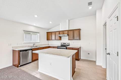 8345 Hawkes Meadow Drive, Jacksonville FL - photo 10 of 26
