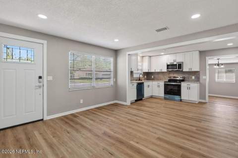 4313 Harbor View Drive, Jacksonville FL - photo 9 of 27