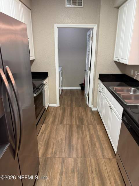8539 Gate Parkway #424, Jacksonville FL - photo 7 of 27